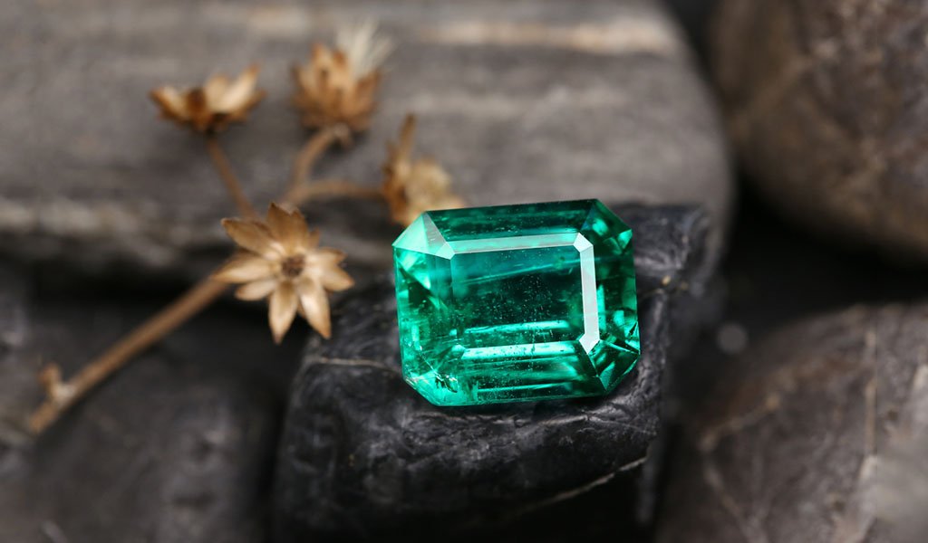 Buy Emerald Stone Online At The Best Price in Delhi,India-Gems Wisdom